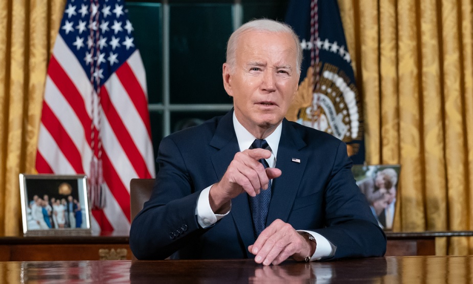 Biden i nya bisarra felsägningar – alltmer impopulär