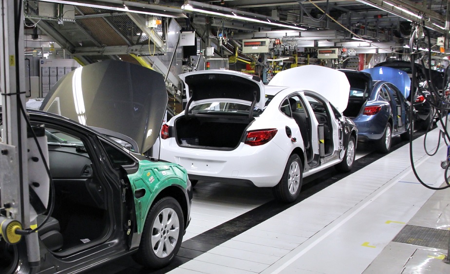 Varningen: EU-förbud av bensinbilar kommer slå ut bilindustrin