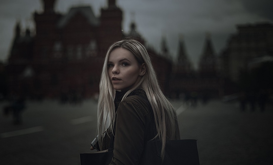 Utbredd otrygghet bland unga kvinnor – beväpnar sig