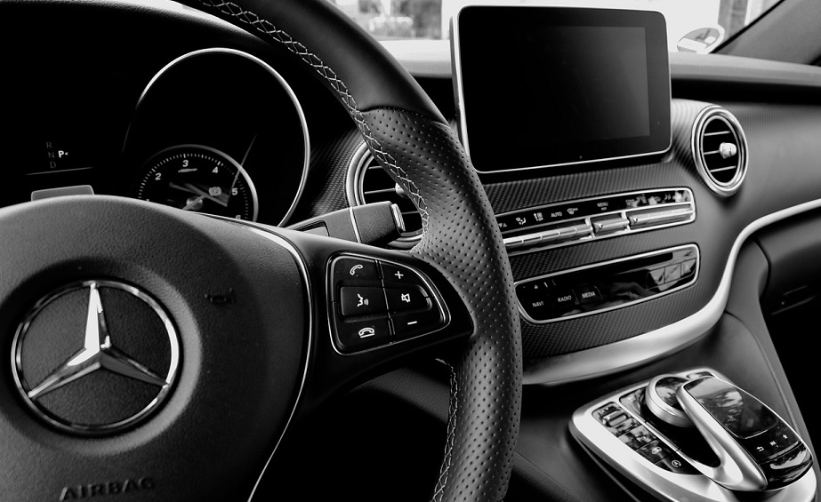 Krav på fysiska knappar i bilar