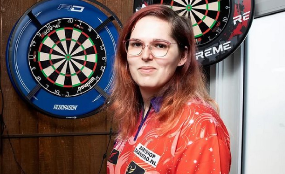 Ilska över transkvinna som vann darttävling för damer