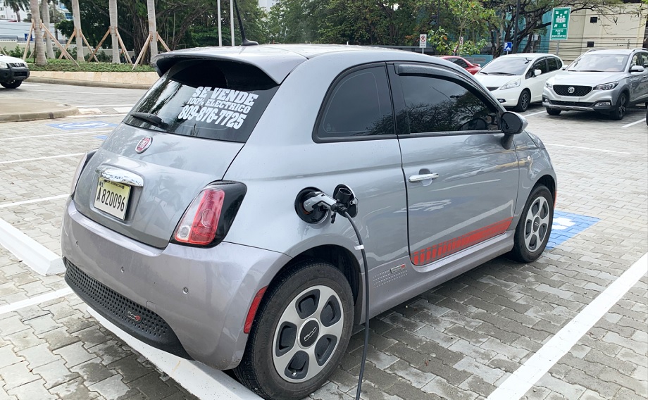 Elbil säljer för dåligt – görs om till bensinbil