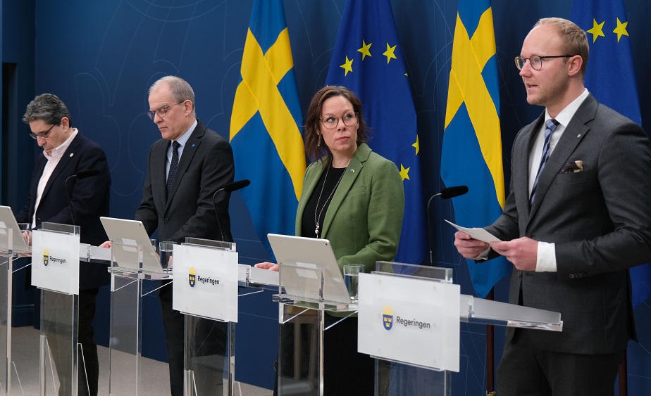 Tidöpartierna: Utvisade ska inte få uppehållstillstånd och välfärd