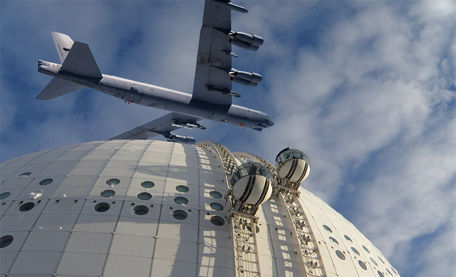 Amerikanska kärnvapenbombare över Stockholm och Globen