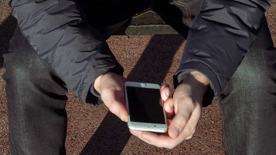 Elev vägrade följa mobilförbud – men det är läraren som straffas