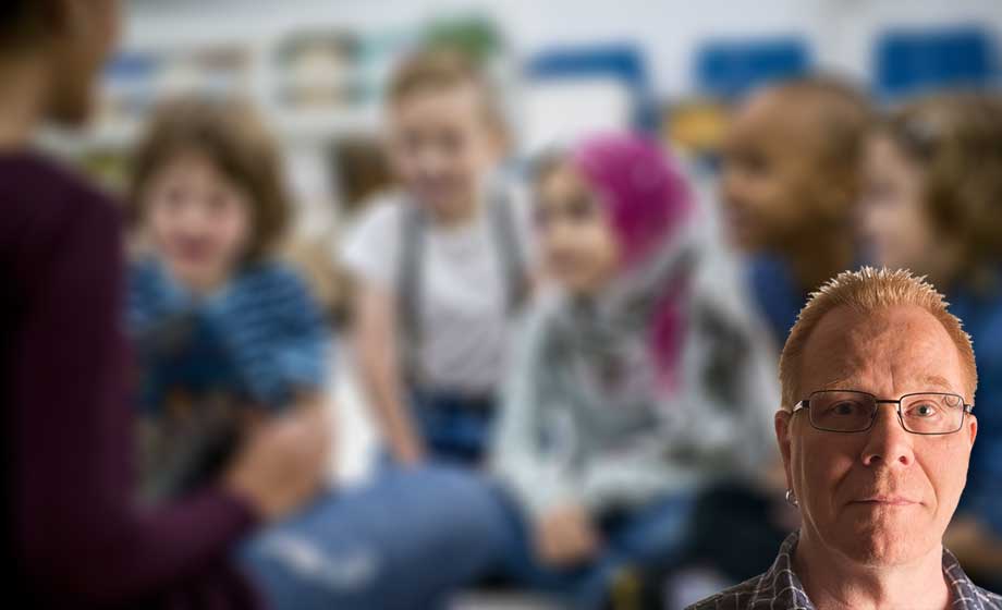 Bussa de dysfunktionella eleverna från orten till politikernas arbetsplatser – inte till våra barns