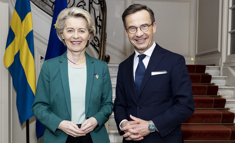 Moderaternas hyllning av EU-kommissionens ordförande sågas