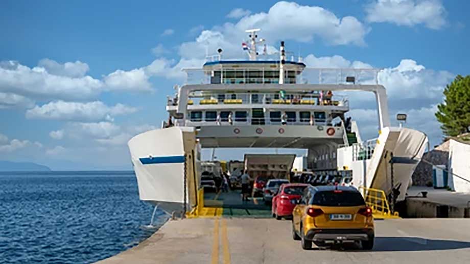 Förbud mot fullt laddade elbilar på färjor