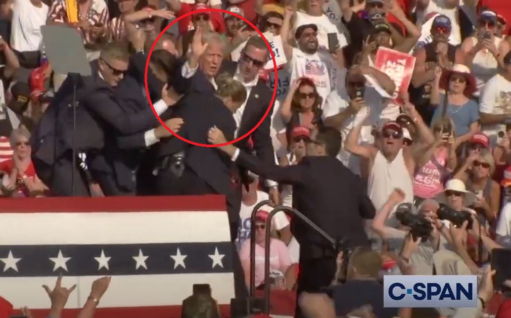 Trump utsatt för mordförsök under kampanjmöte – flera döda