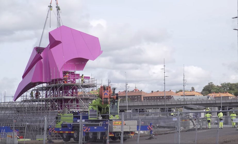 Rosa stenblock för 26 miljoner spräcker kulturbudget