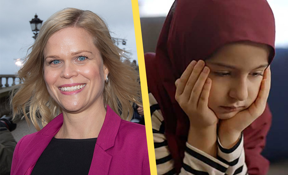 Ministern: Skolpersonal bör orosanmäla när flickor bär slöja