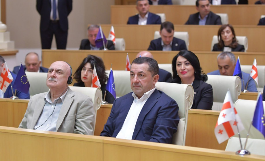 EU-ilska när Georgien stoppar könsbytes-propaganda för barn