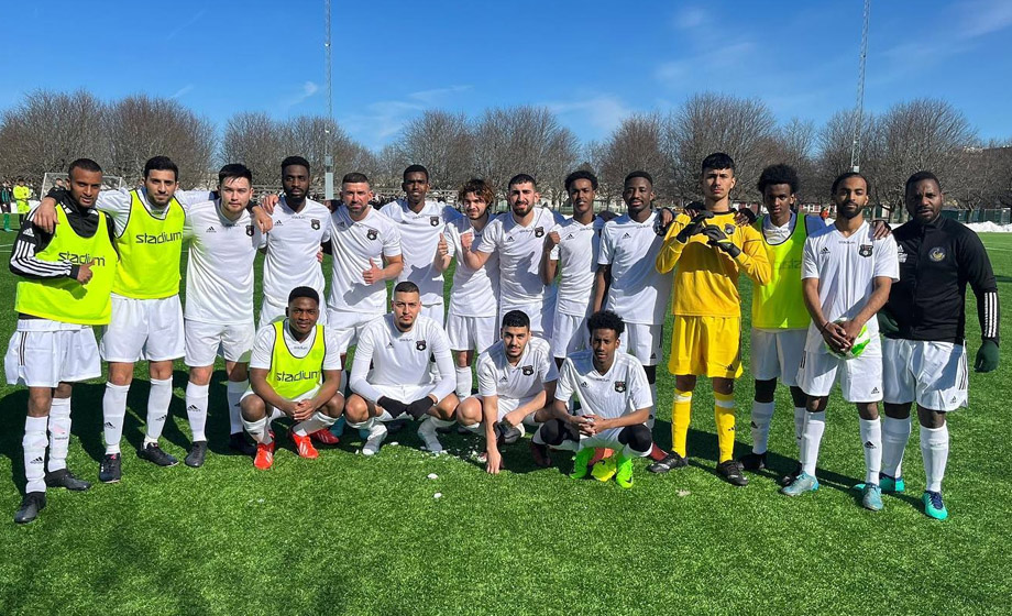 Helt fotbollslag utesluts efter våld mot domare