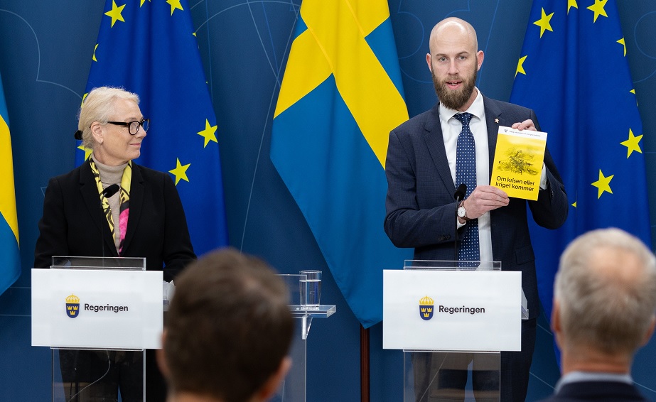 Regeringen släpper uppdaterad krisbroschyr: ”Om kriget kommer”