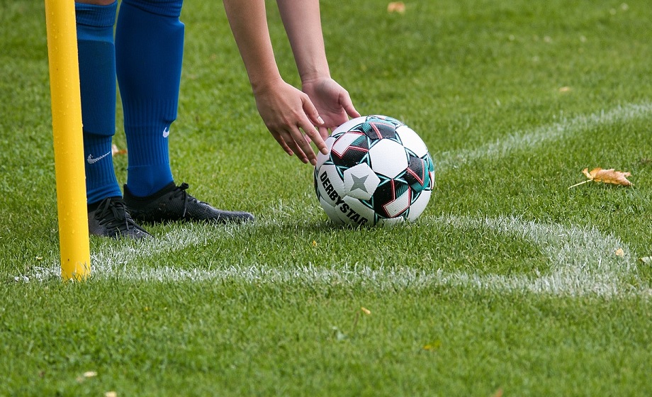 Flicka frågade om transmotståndare var man – straffas med avstängning