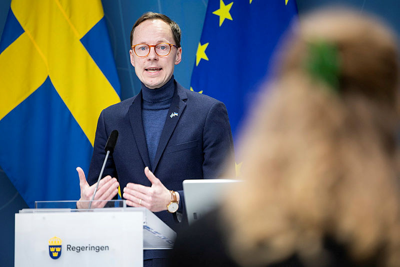 Arbetsmarknads- och integrationsministern avgår plötsligt