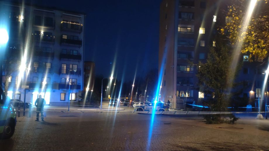 Två skjutna i frisörsalong i Stockholm