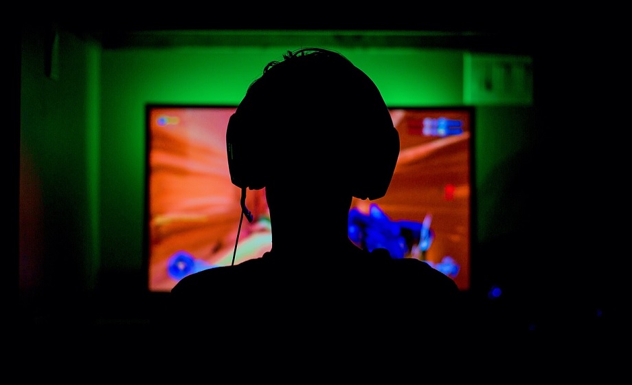 Personer med svårigheter att hantera känslor fastnar lättare i datorspelande