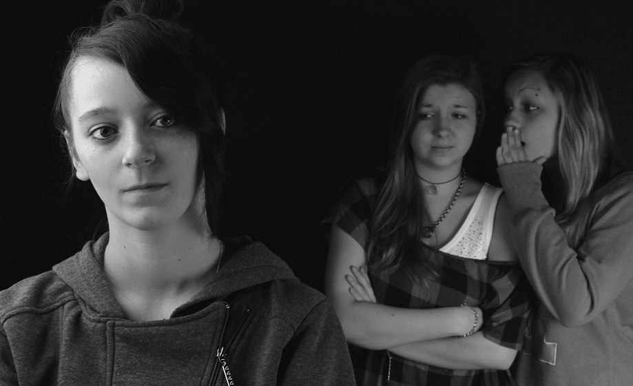 Studie: Flickor nätmobbar mer